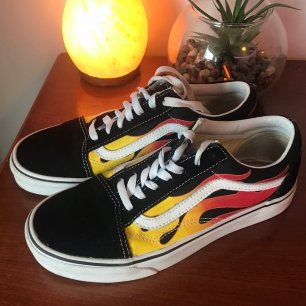 10/10 flame low top vans